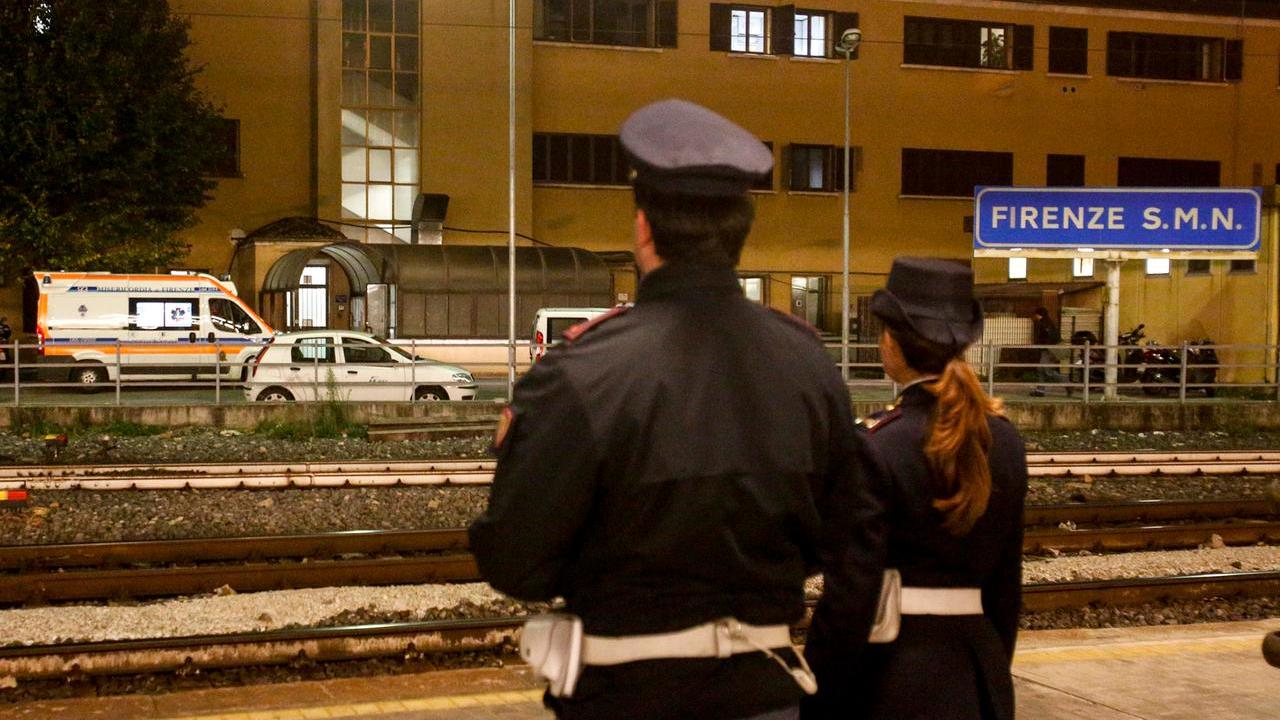 Firenze, nasconde 20 dosi di crack nelle scarpe: 37enne arrestato alla stazione