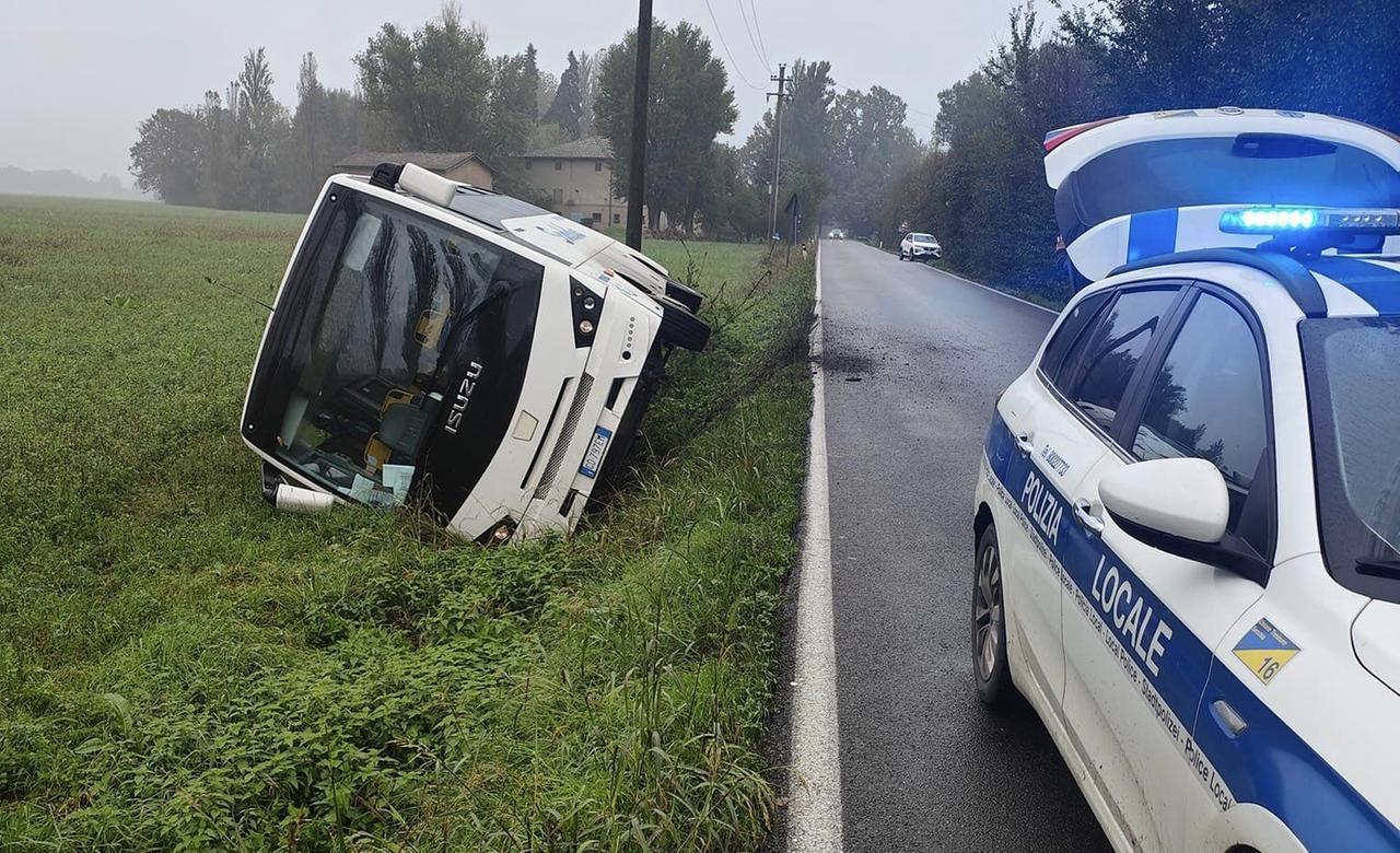 Scuolabus fuori strada a Rubiera, si cercano testimoni