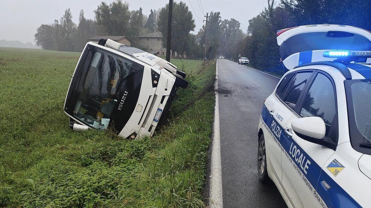 Scuolabus fuori strada a Rubiera, si cercano testimoni