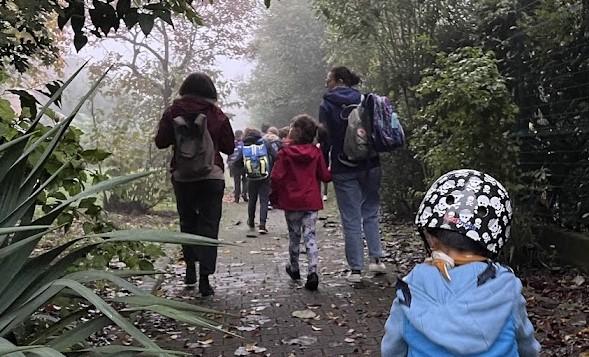 “Streets for kids”, bambini e genitori a scuola in bici e a piedi per “spegnere” auto e traffico