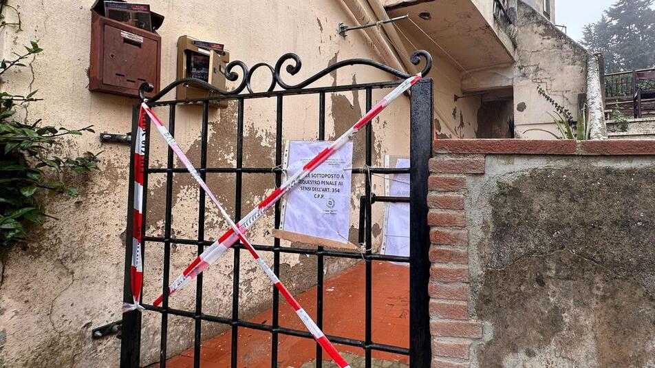 Il casolare sotto sequestro