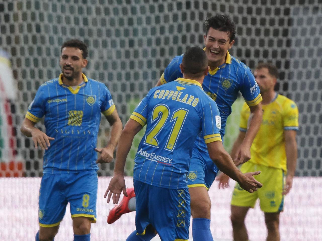 Carrarese, piegato il Cittadella 3-0: azzurri fuori dalla zona playout