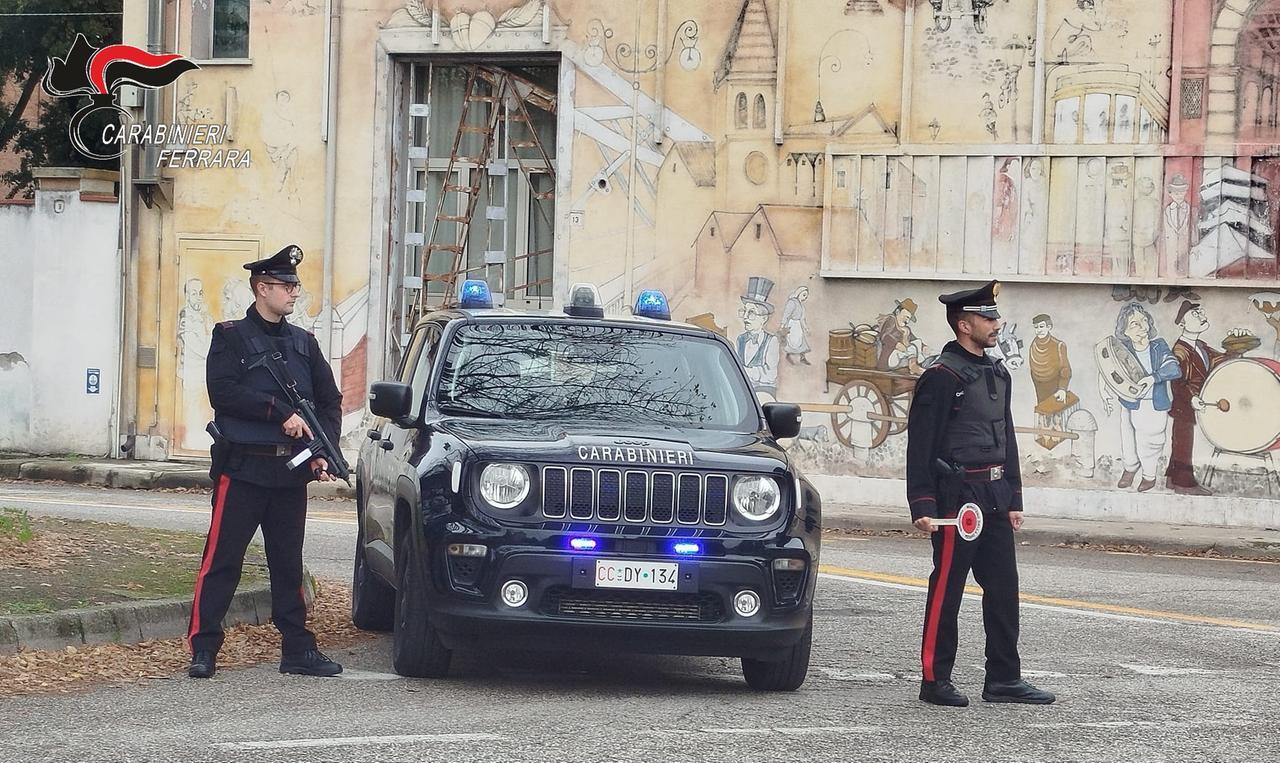 Bar rumoroso a Pontelagoscuro, infastidito evade per andare a protestare