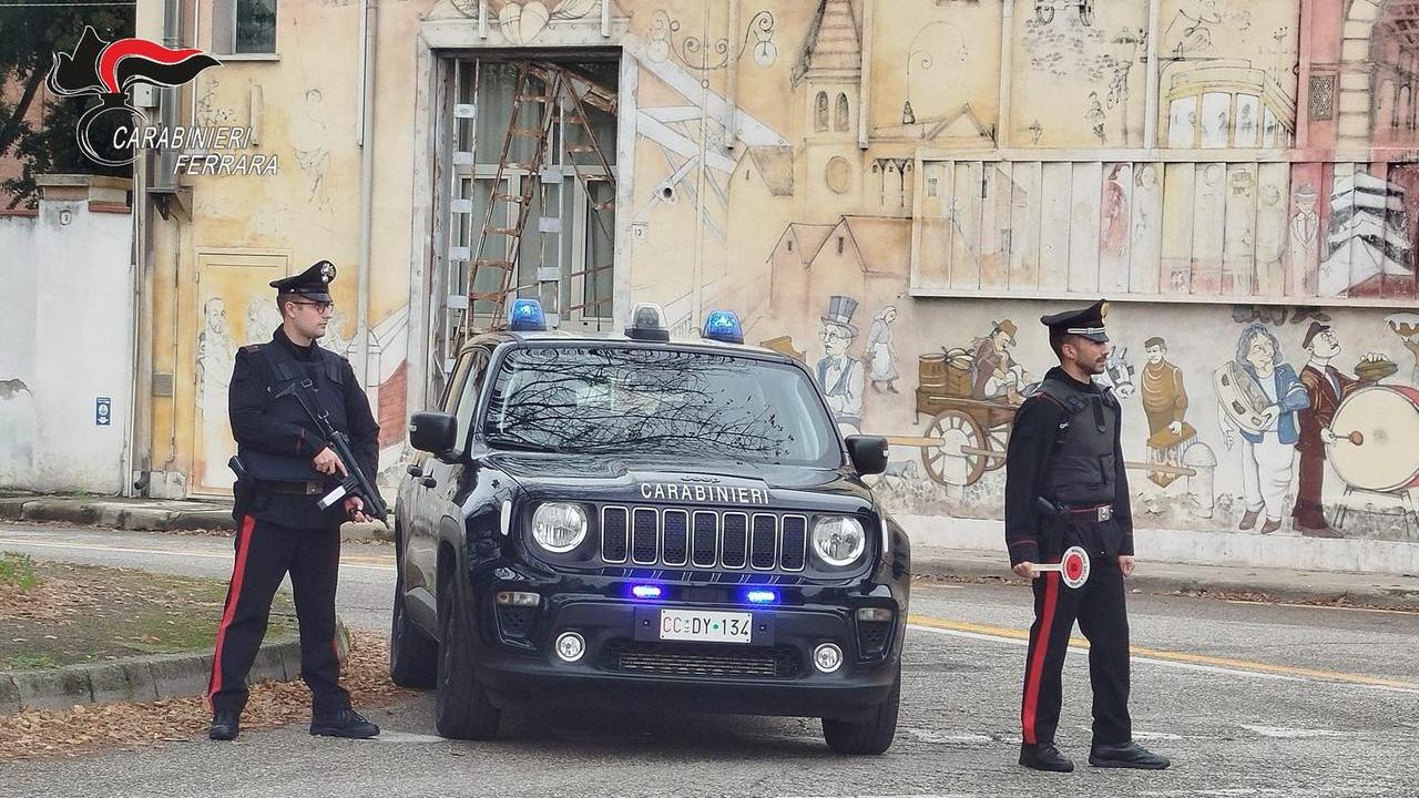 Bar rumoroso a Pontelagoscuro, infastidito evade per andare a protestare
