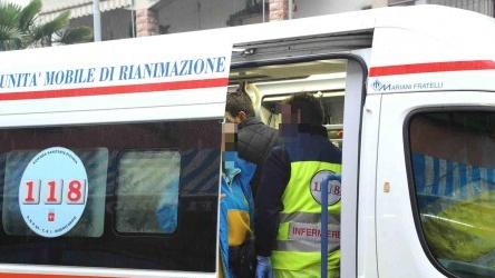 Pavana, cade dalla scala mentre sistema la veranda e batte la testa: gravissimo