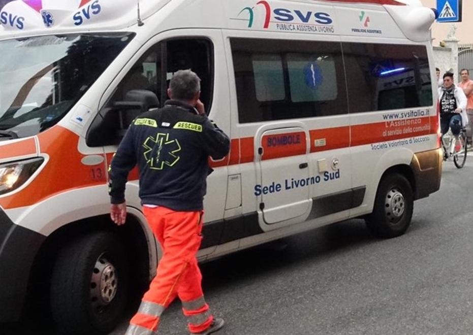 Livorno, sedicenne picchia un anziano per strada: «Non mi hai dato la precedenza»