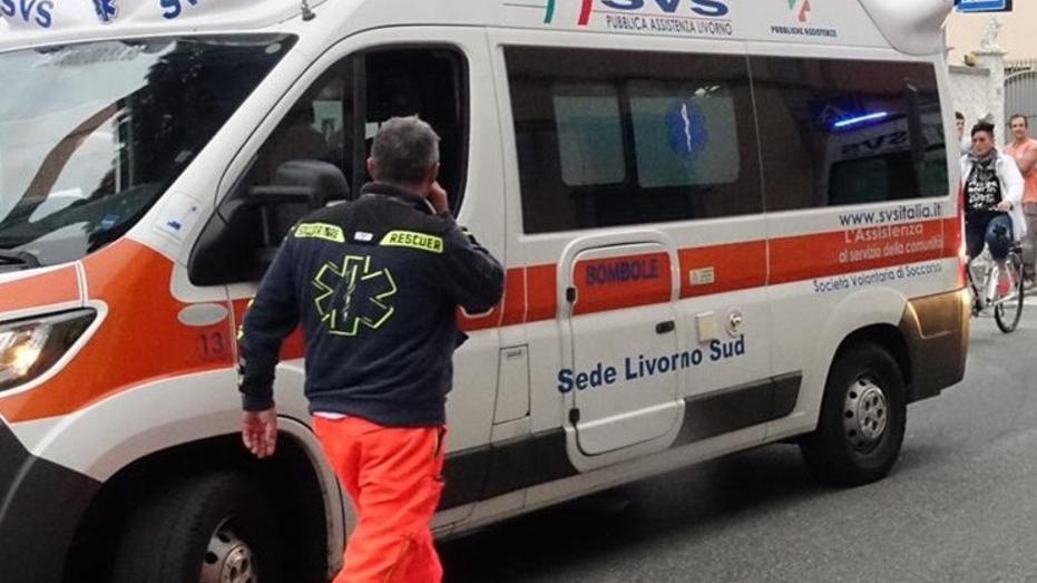 Livorno, sedicenne picchia un anziano per strada: «Non mi hai dato la precedenza»