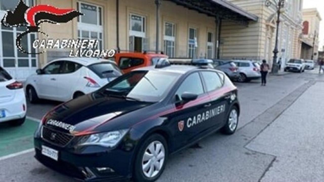 Livorno, cinquantenne fermato in stazione con un coltello “pattada”