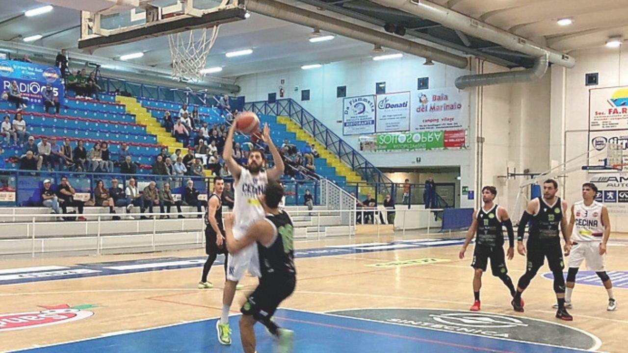 Momenti di gara al PalaPoggetti (foto Falorni/Silvi)