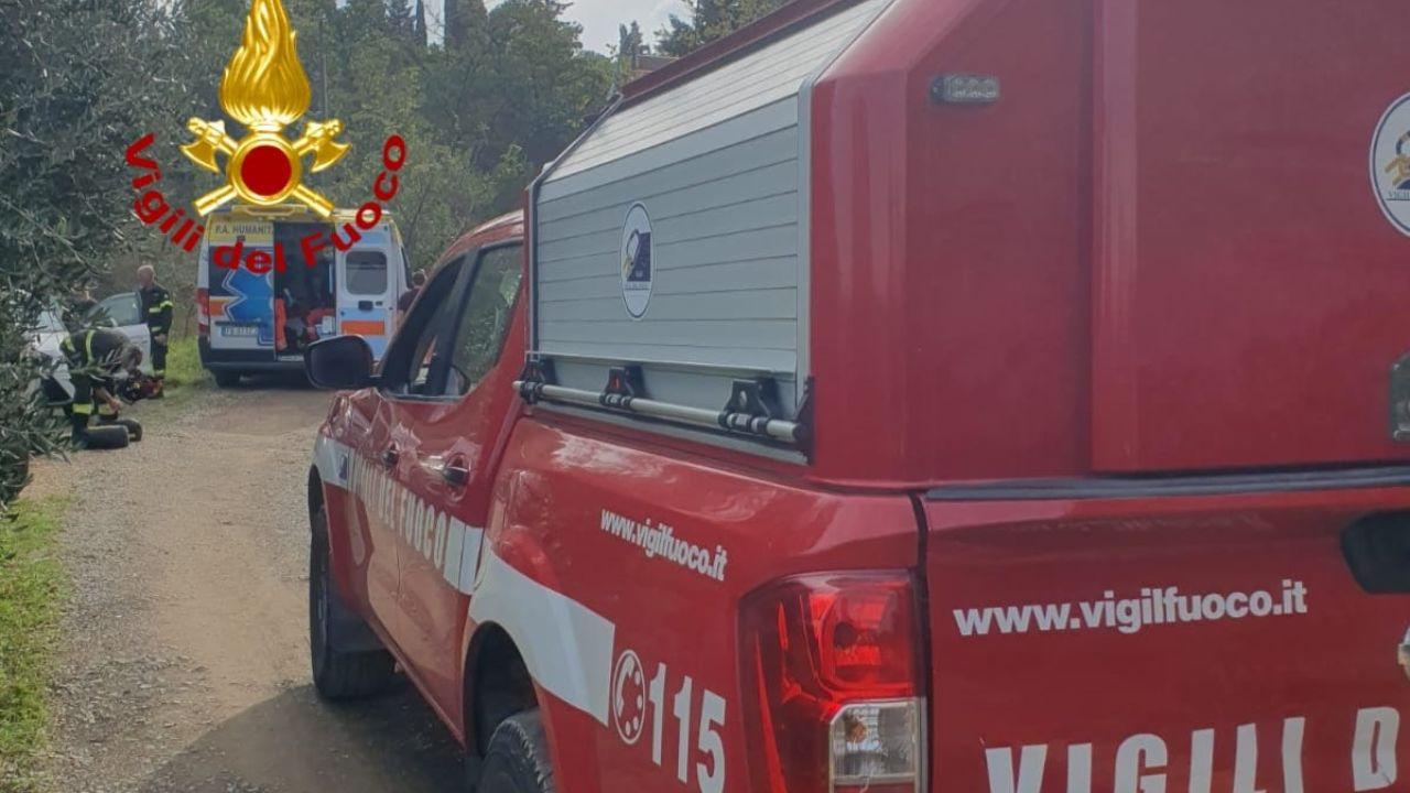 Scandicci, cade con la bici nel bosco: soccorso dai vigili del fuoco