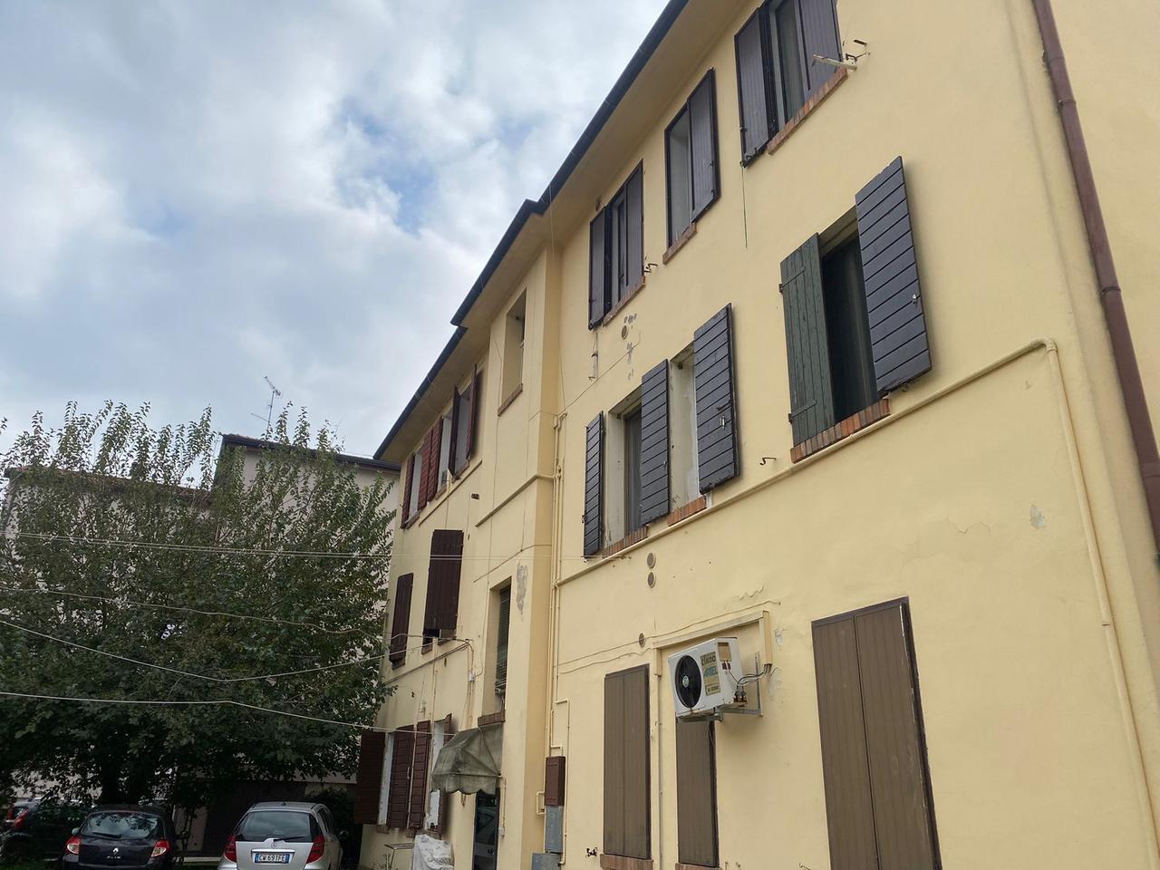 Ferrara, precipita dal terzo piano: salvo bambino di quattro anni