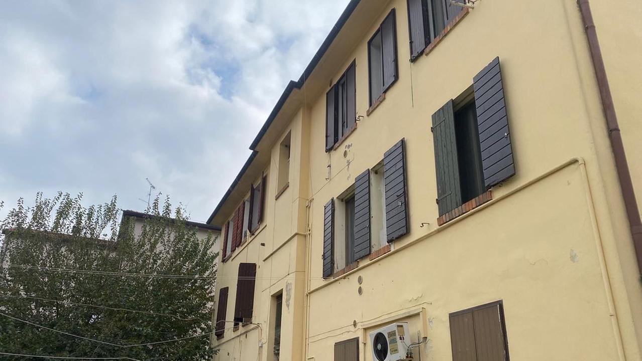 Ferrara, precipita dal terzo piano: salvo bambino di quattro anni