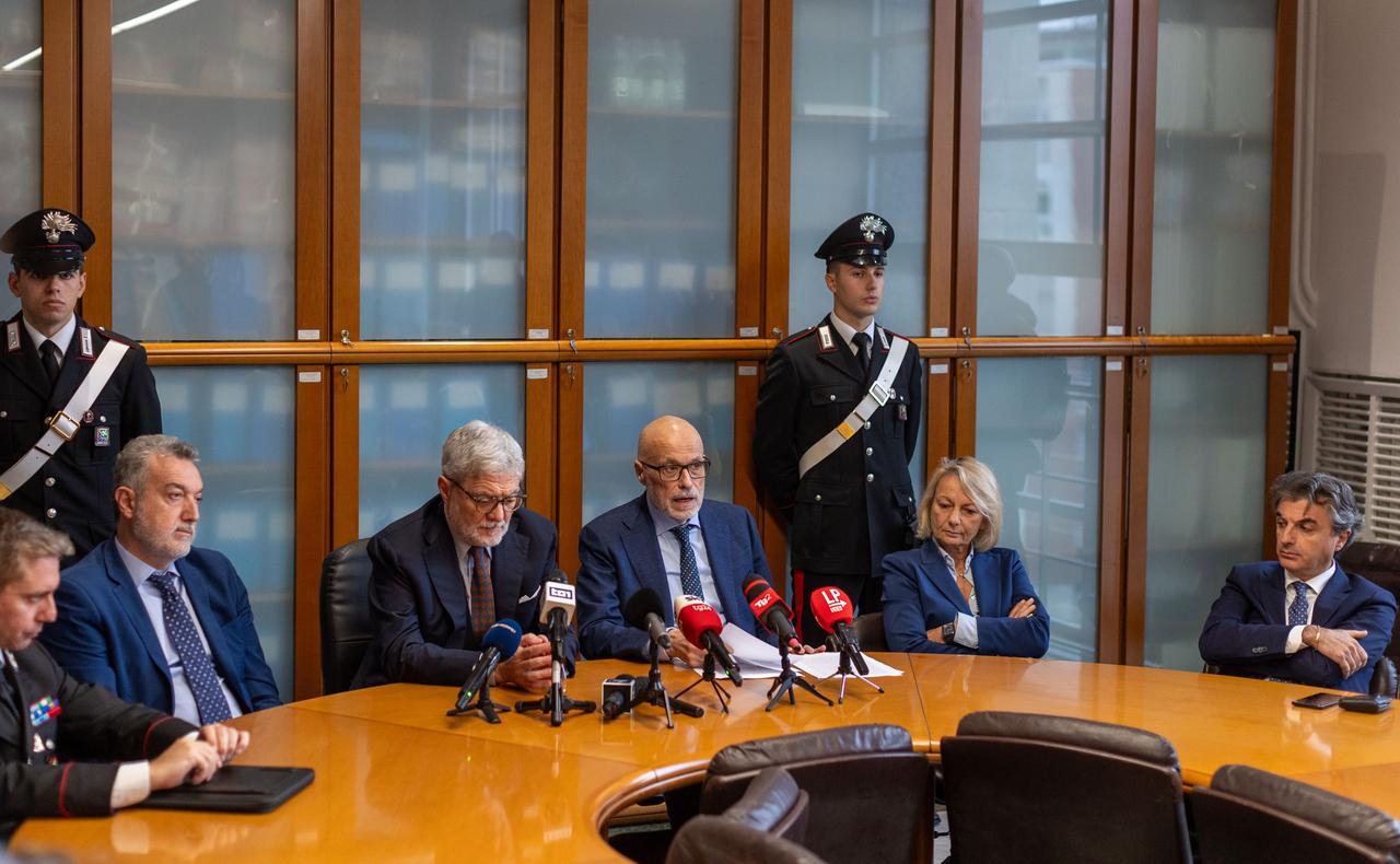 Dossieraggio e furto di banche dati, arrestato anche un imprenditore reggiano