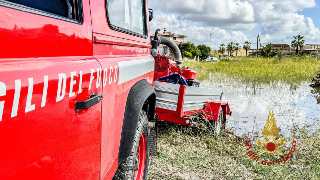 Terralbese, situazione critica: «Salve le famiglie intrappolate in auto nel sottopassaggio»