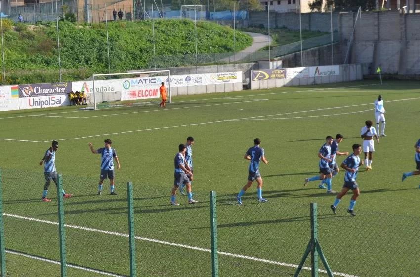 
	I giocatori del Latte Dolce esultano dopo un gol nella gara con l'Ilvamaddalena

