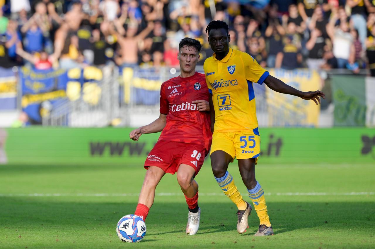 Frosinone-Pisa 0-0, i nerazzurri si fermano sul palo (avversari in 10 per 90 minuti)