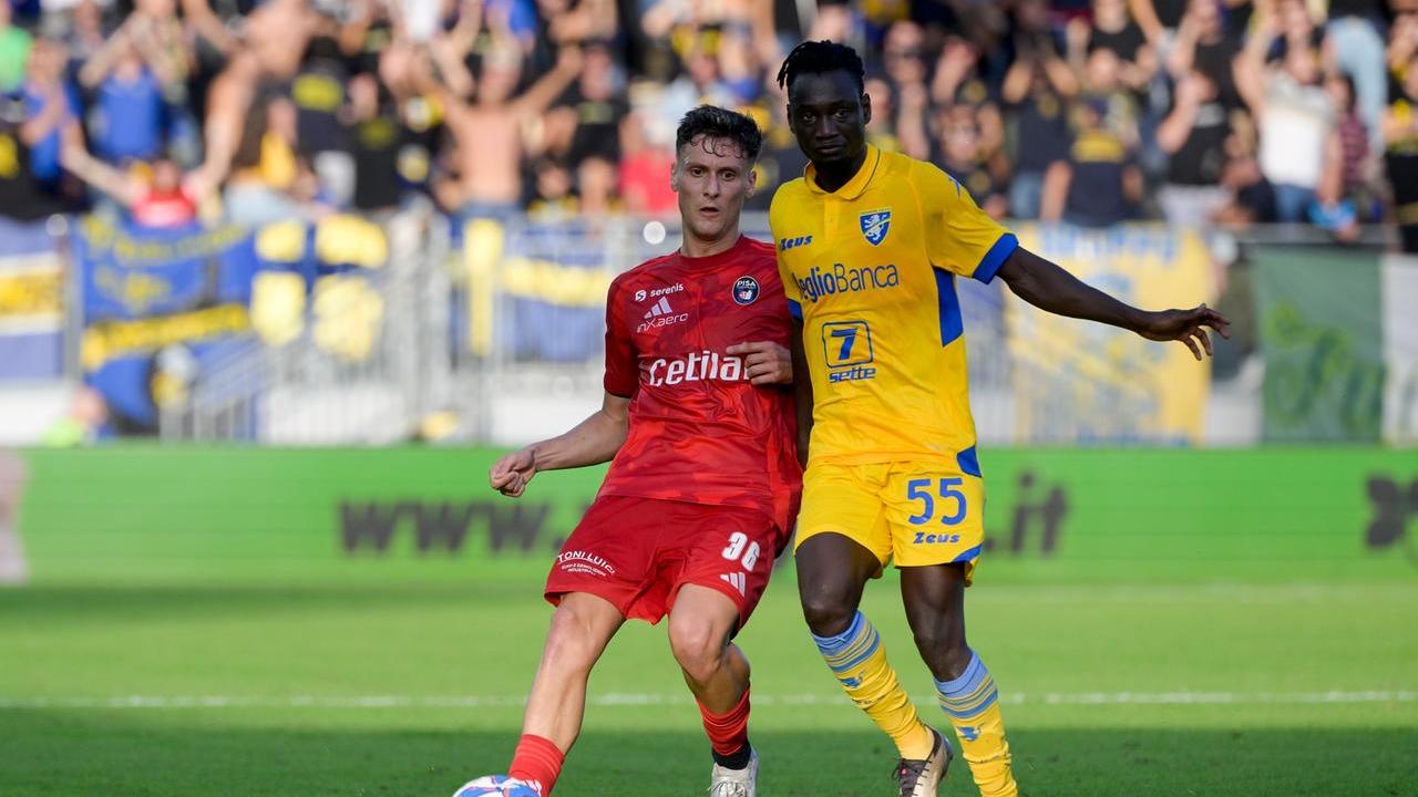 Frosinone-Pisa 0-0, i nerazzurri si fermano sul palo (avversari in 10 per 90 minuti)