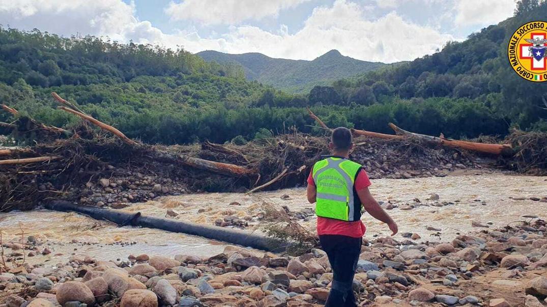 Maltempo, un nubifragio devasta il Sud Sardegna: fiumi esondati, strade interrotte, un disperso