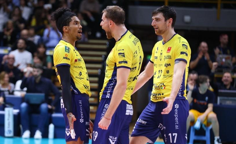 
	L'esultanza di Gutierrez, Buchegger e Anzani (foto Modena Volley)

