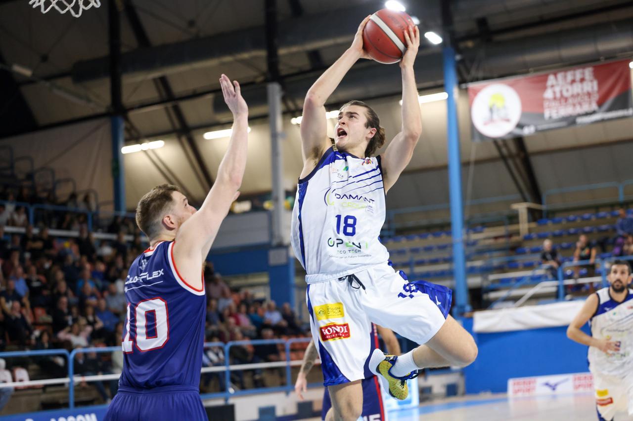 L’Adamant passa su Oderzo e torna a marciare