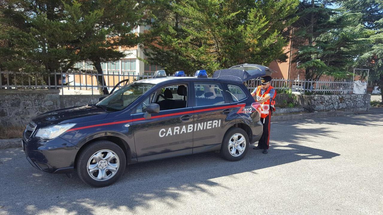 Un uomo ferito a coltellate in strada a Bosa: è giallo