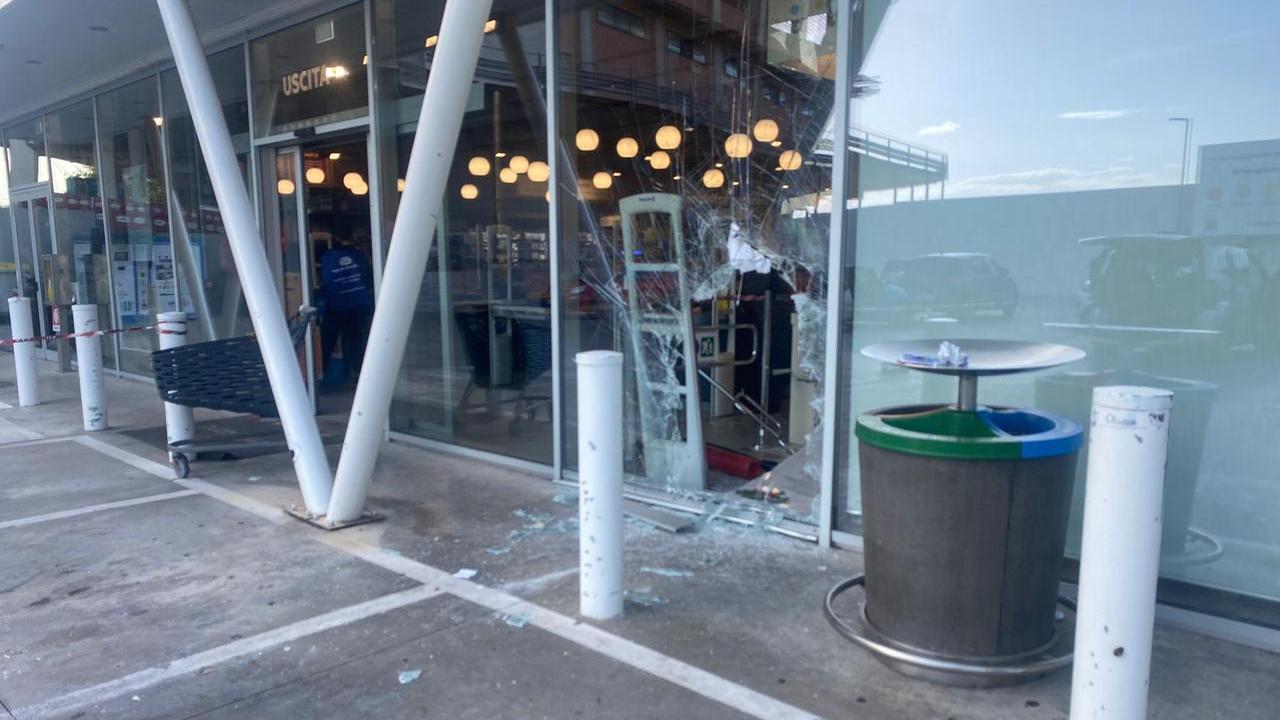 Assalto a Tuttigiorni a Sassari: ecco cosa hanno rubato i malviventi