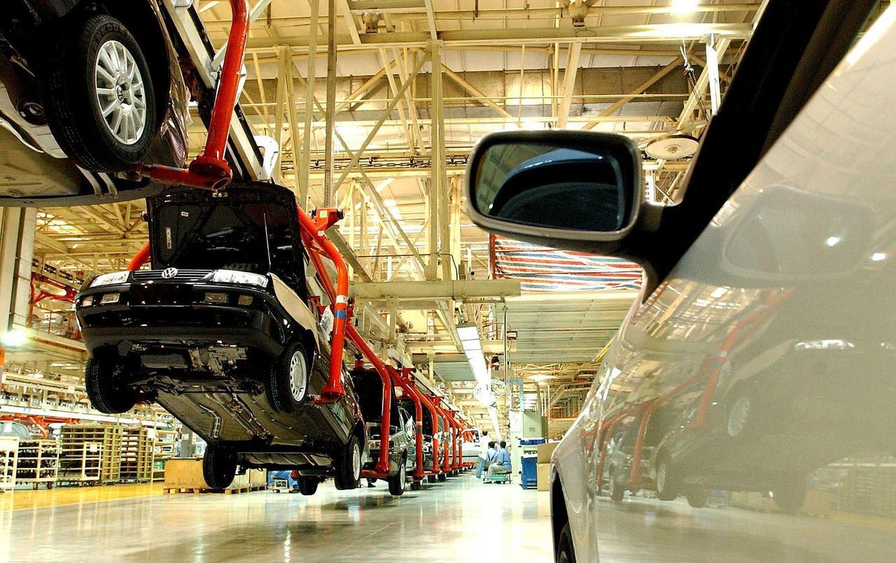 Volkswagen vuole chiudere tre stabilimenti, migliaia di posti a rischio in Germania
