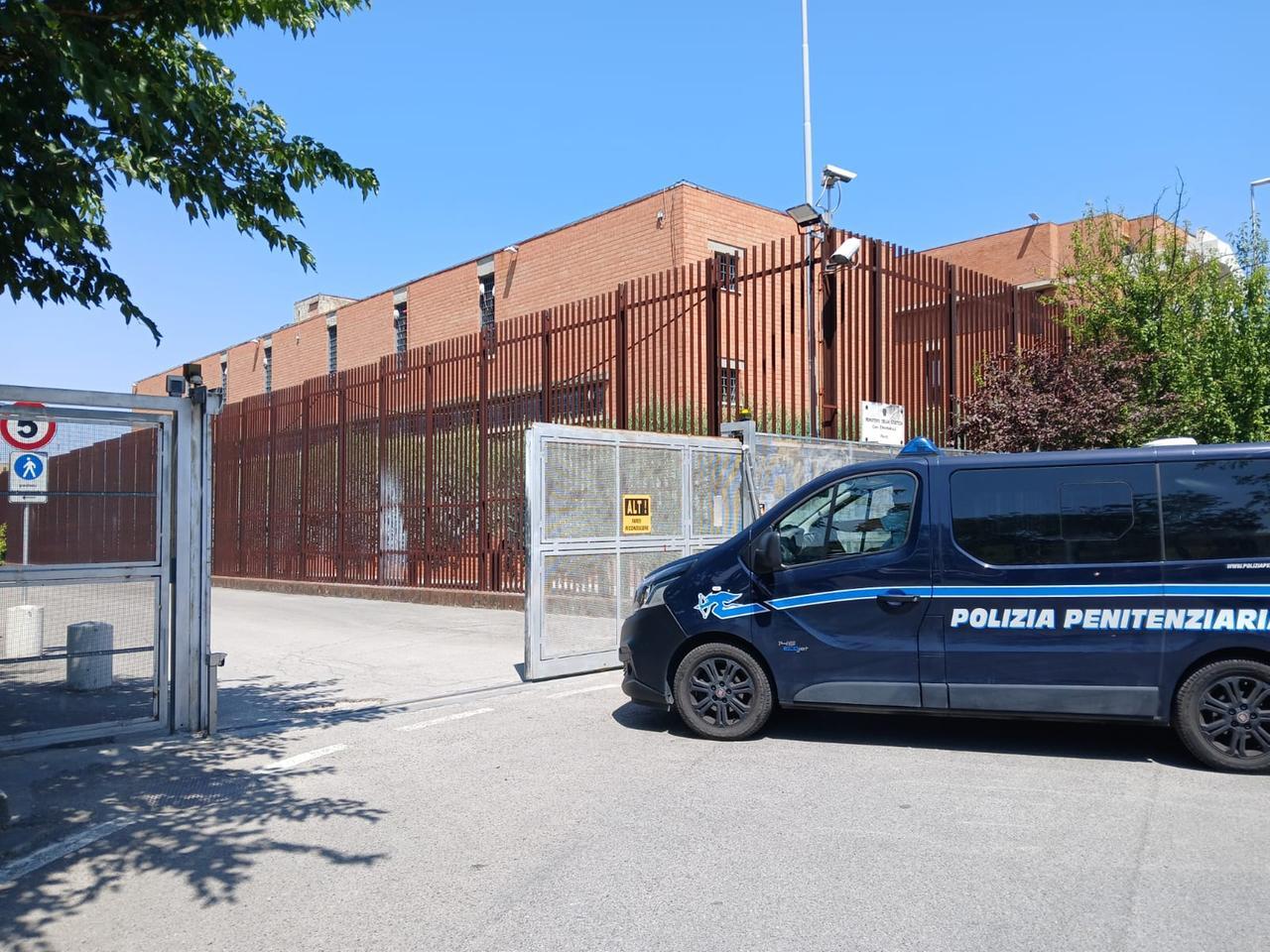 Prato, quinto suicidio in meno di un anno nel carcere della Dogaia