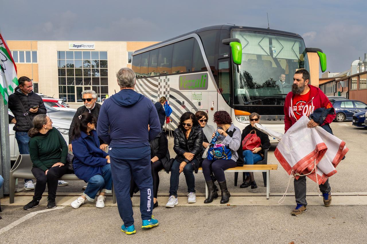 Masi Torello, davanti ai cancelli della Regal Rexnord: «Non svendiamoci»