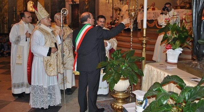 San Francesco, il rito della lampada votiva con Atzei e Sanna 