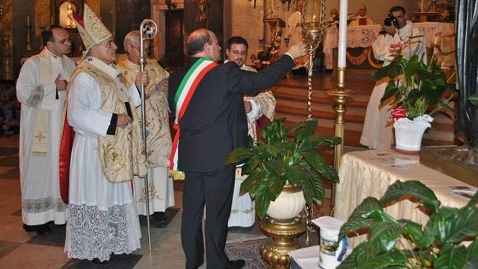 San Francesco, il rito della lampada votiva con Atzei e Sanna 