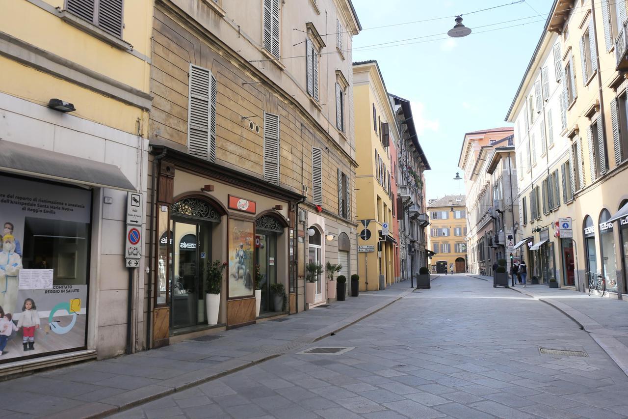 «Centro storico tra bivacchi, sporco e spaccio: la gente è rassegnata e se ne va»