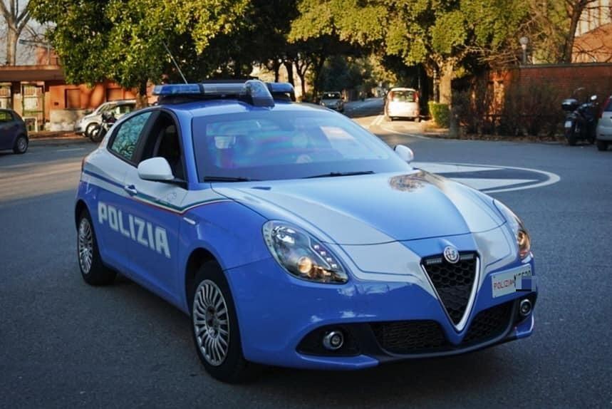 
	Una volante della polizia di Stato (foto d'archivio)

