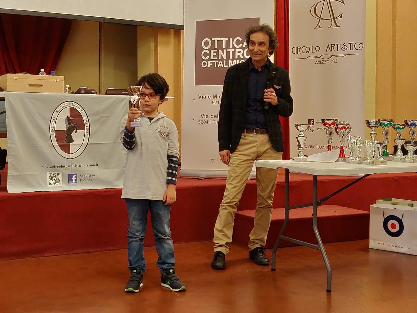Ettore Sassi, a sinistra, premiato dopo un torneo qualche anno fa
