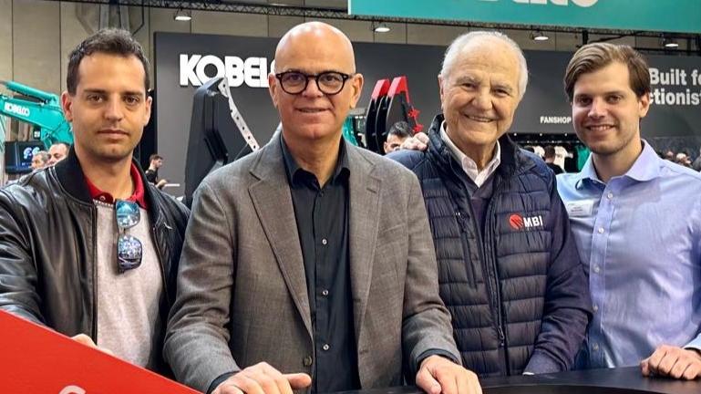 Alberto Mantovani con il figlio Paolo e i nipoti Lorenzo e Jacopo