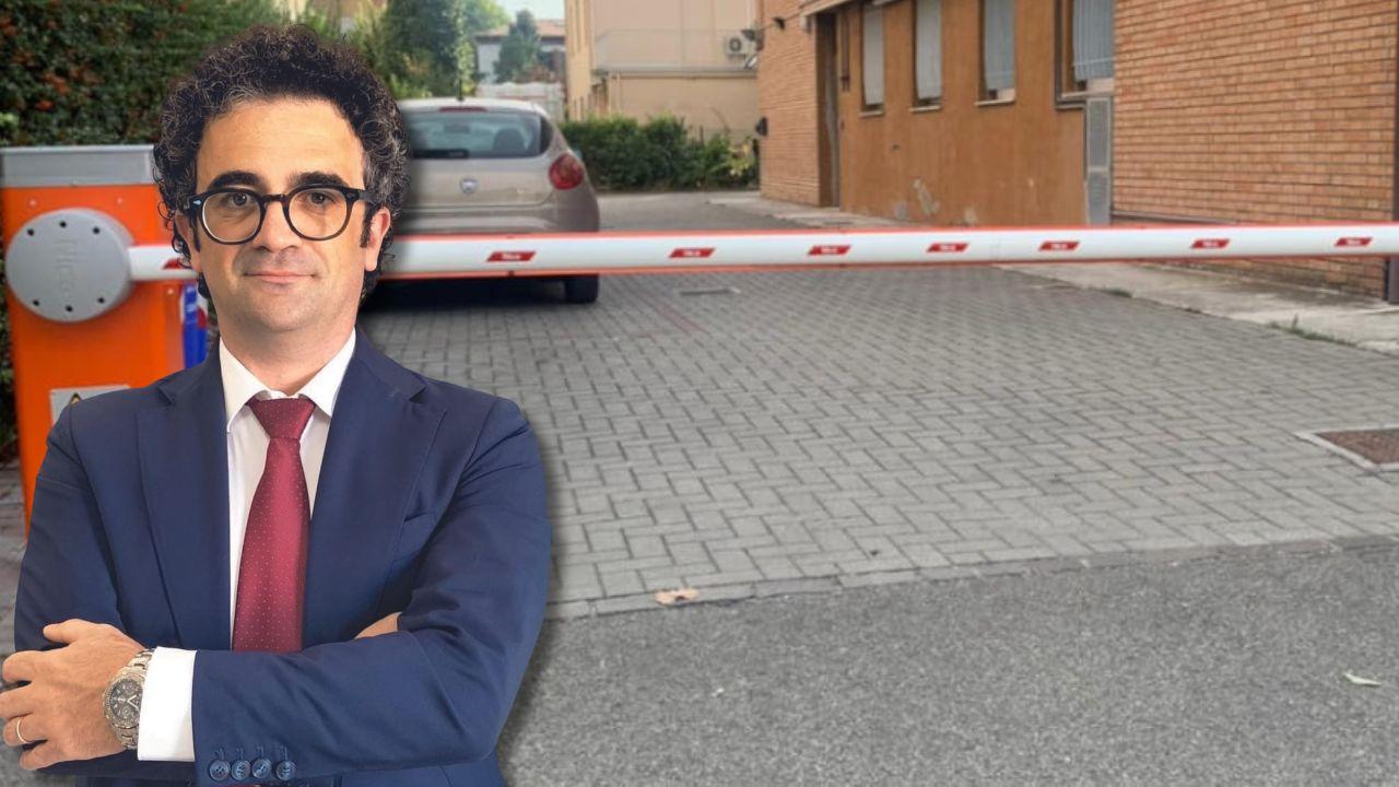 Il fondo commerciale e la chiusura con cancello del posteggio condominiale