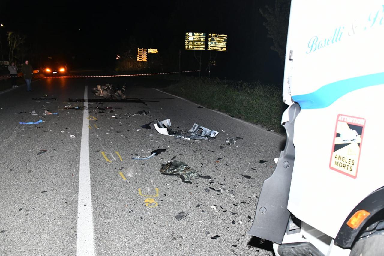 Capannori, muore a 29 anni nello schianto in moto: chi è la vittima