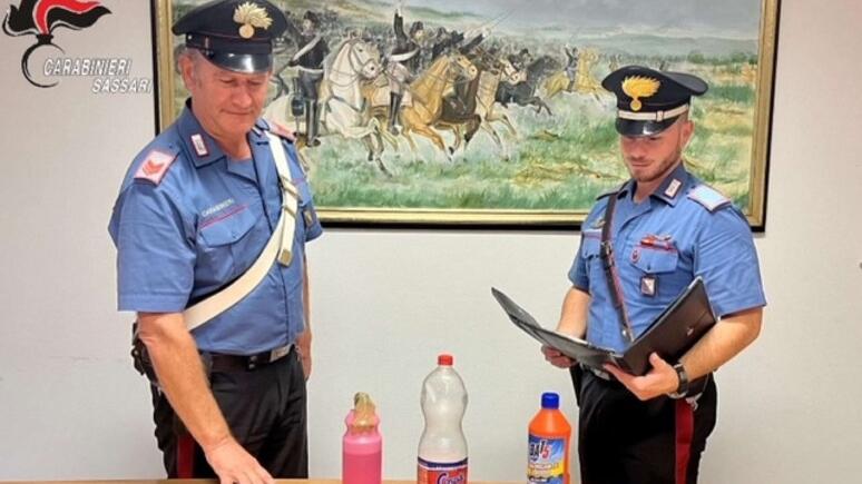 Olbia I coltelli la mazza da baseball e le bottiglie di acido benzina e alcol trovate dai     Carabinieri