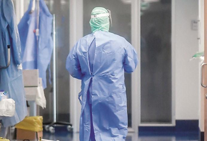 Infermieri picchiati in ospedale, la testimone: «Calci e pugni, il mio collega grondava sangue»