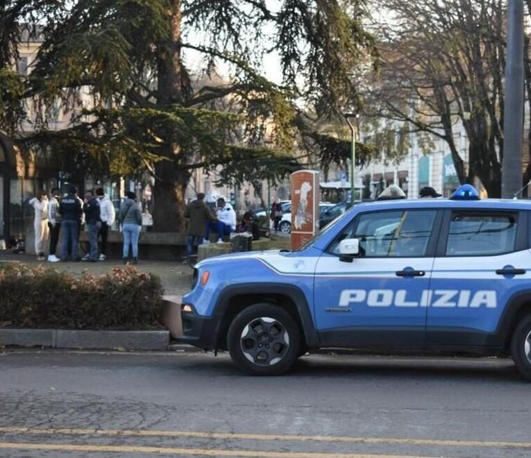 Due 15enni aggrediti con un coltello alla stazione delle corriere di Modena