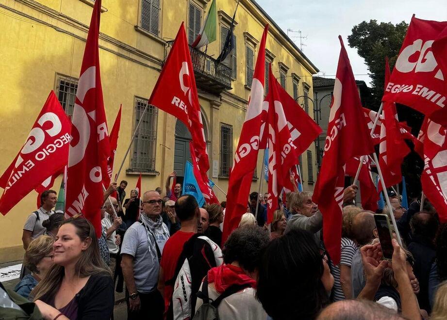 A Reggio Emilia la scuola scende in piazza: «Stop precariato e privatizzazioni»