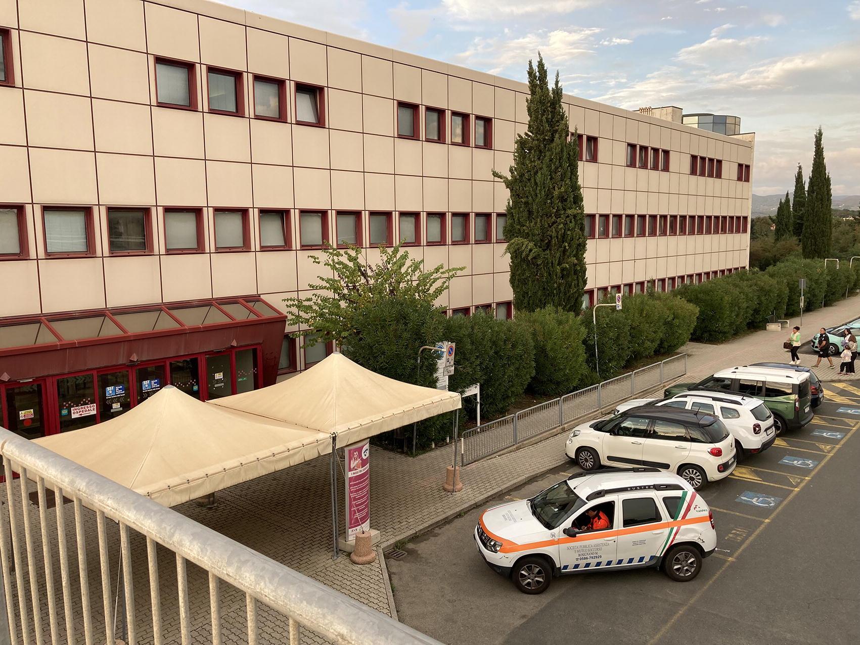L'ospedale di Cecina (foto d'archivio)