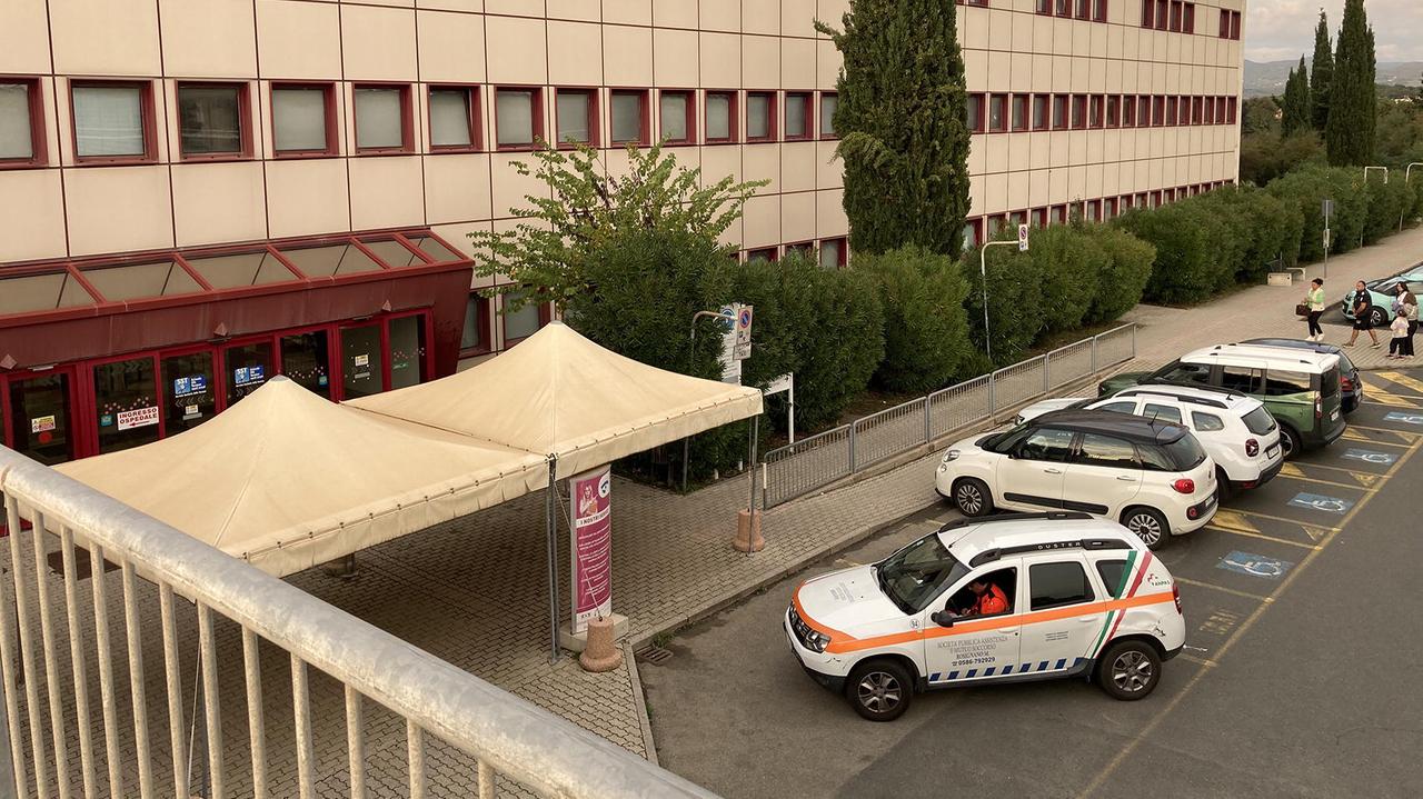 L'ospedale di Cecina (foto d'archivio)