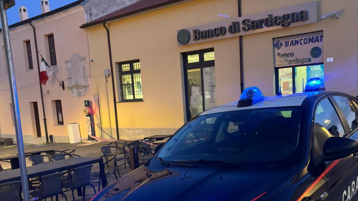 Tentato furto del bancomat del Banco di Sardegna a Tissi: ladri costretti alla fuga