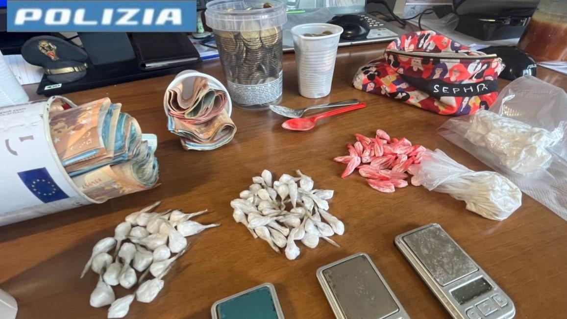 Spaccio di droga in appartamento, sequestrate cocaina ed eroina