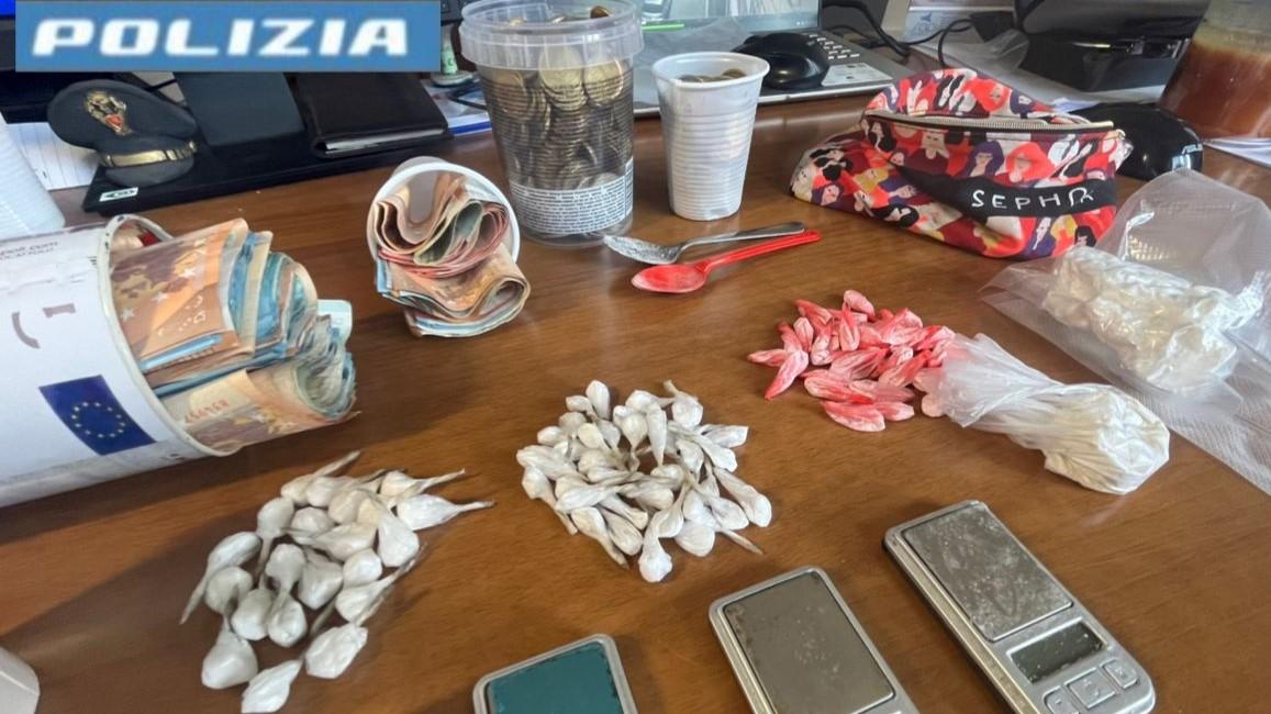 Spaccio di droga in appartamento, sequestrate cocaina ed eroina