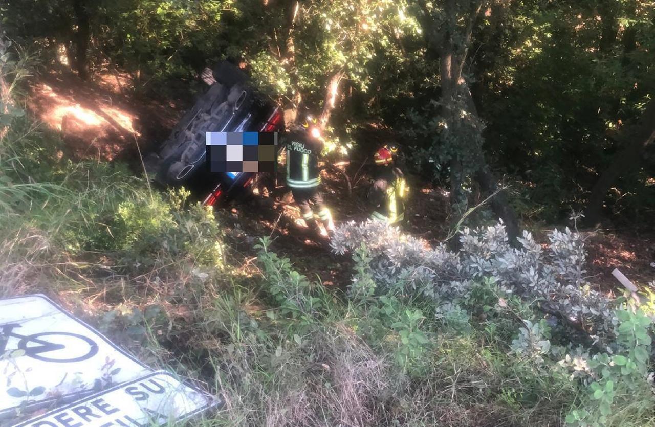 
	L'auto nel dirupo a Quercianella

