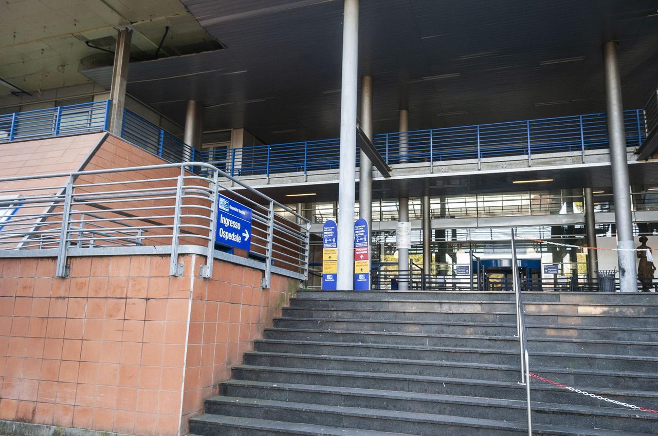 
	L'esterno dell'ospedale Versilia

