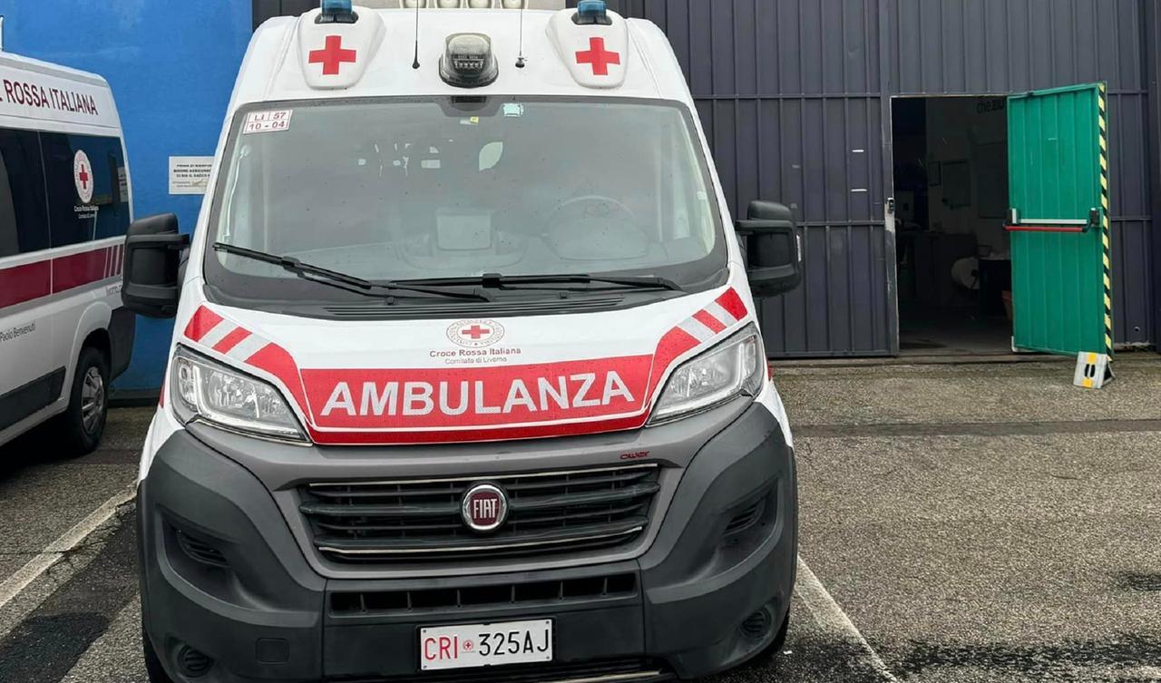 Livorno, trovato morto in casa a 59 anni dopo l’allarme dei vicini