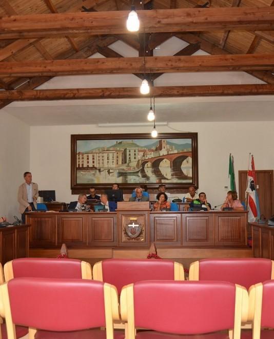 Tensioni in Consiglio La minoranza vuole garanzia sui servizi 